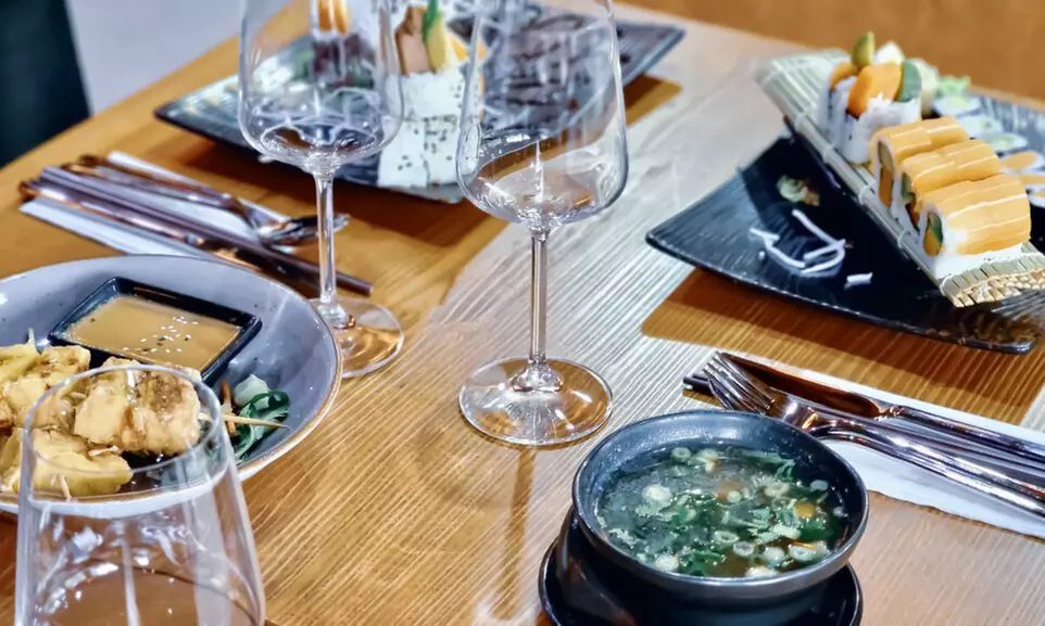 Umi Vegan XXL Sushi-Platte m. 3 od. 6 Vorspeisen bis 3 oder bis 6 Pers