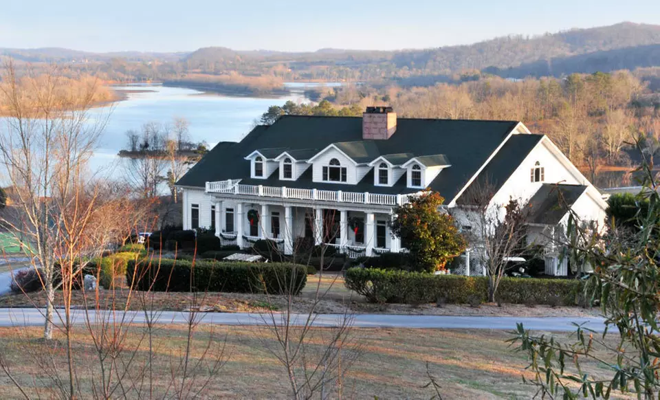 One-Night Stay with Option for Roses and Carriage Ride at Whitestone Country Inn in Kingston, TN - Primary Image