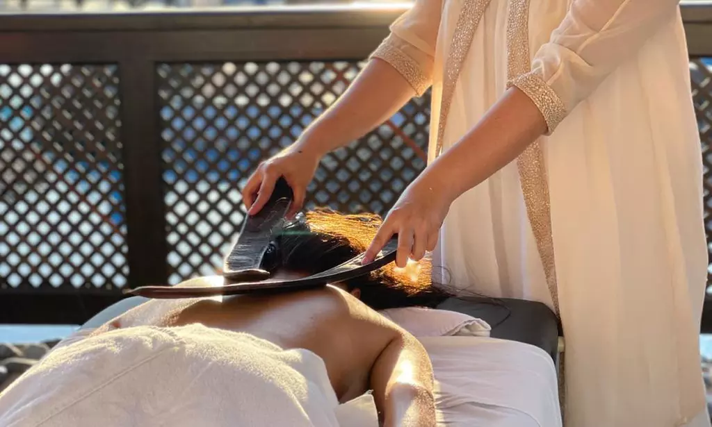 Masaje corporal relajante o con piedras calientes o ritual lomi lomi