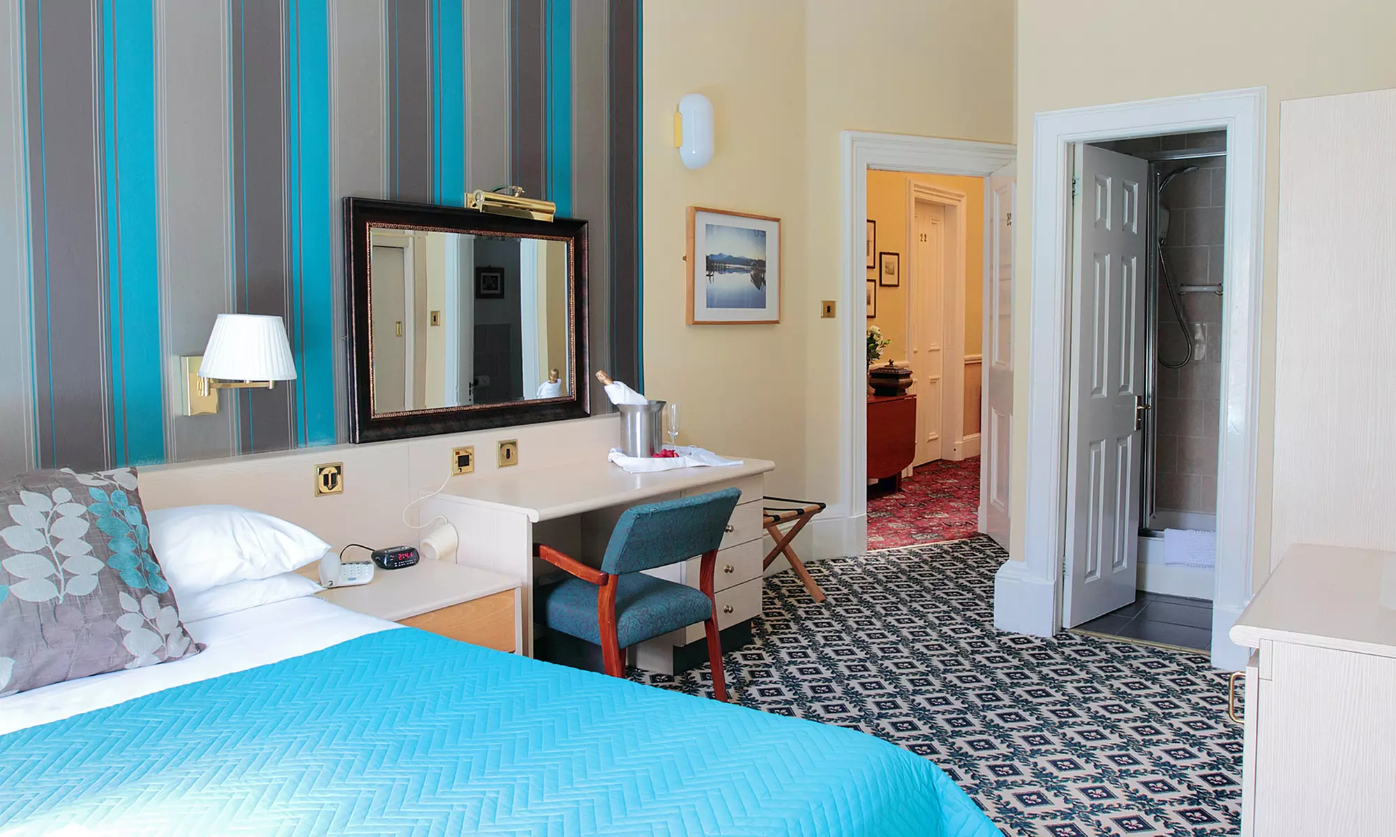 Edinburgh: 1 Nights with Continental Breakfast and a Welcome Drink