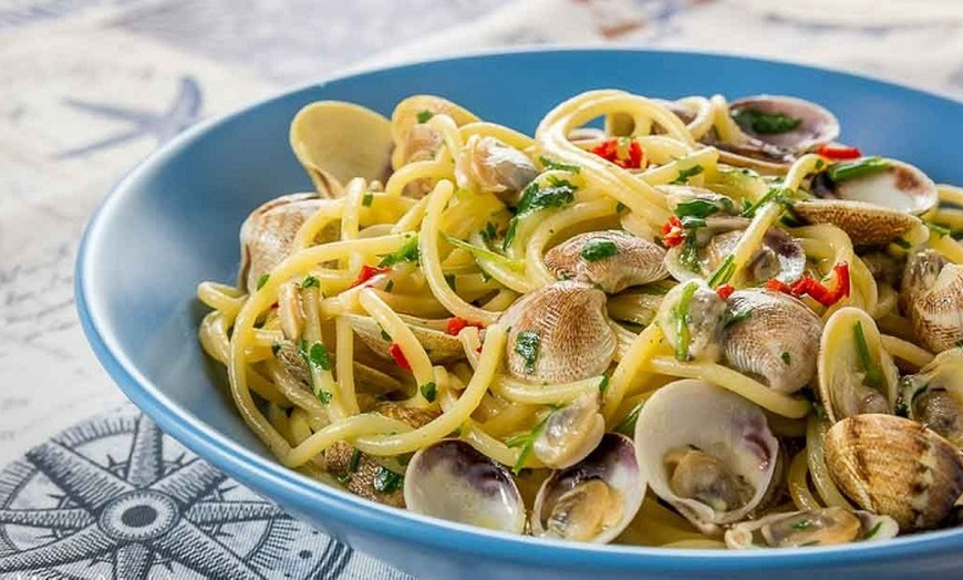 Image 1: Menu di pesce con calice di vino al Ristorante Vigna Del Mare 