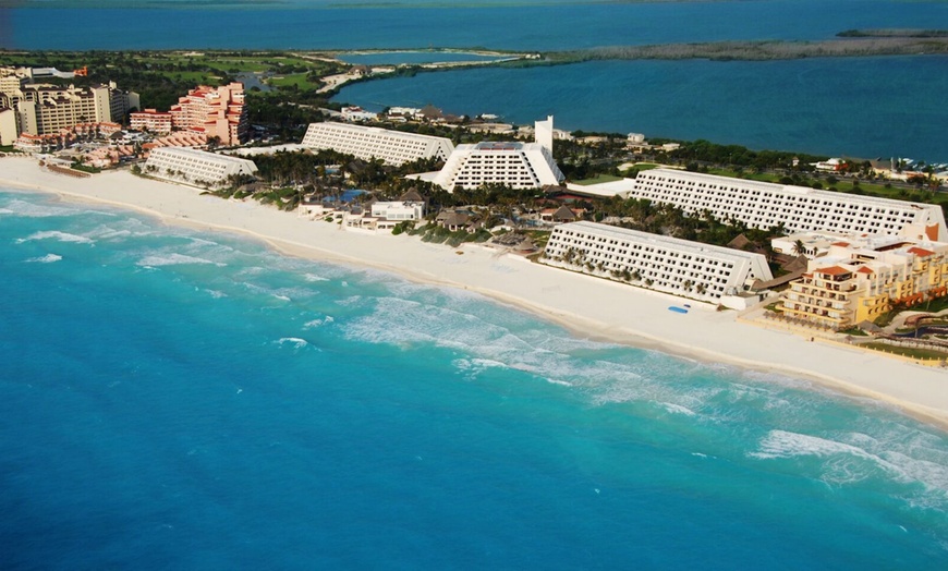 The Grand Lifestyle at Grand Oasis Cancun with Chichen Itza Excursion ...