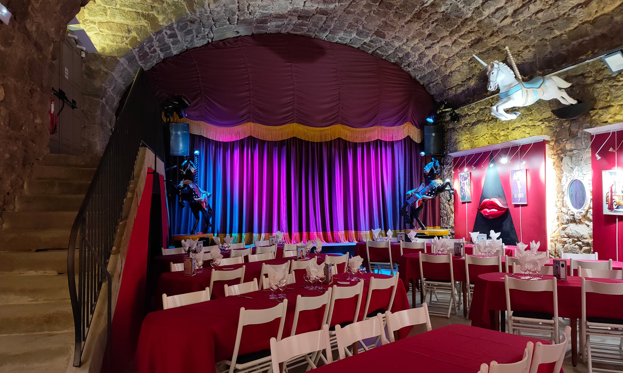 Repas complet et spectacle au Cabaret Chez Bibiche