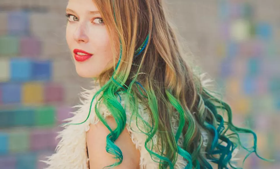 $18.99 for Fine Featherheads Tint Hair Chalk Three-Pack (0.45 Fl. Oz.) ($60 List Price). Multiple Colors. Free Shipping. - Primary Image