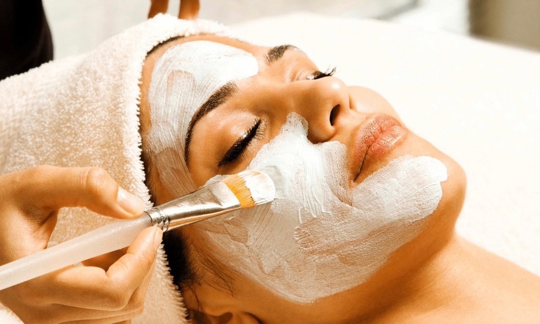 60 Min. Klassische Gesichtsbehandlung/Aqua-Facial/Mikrodermabrasion