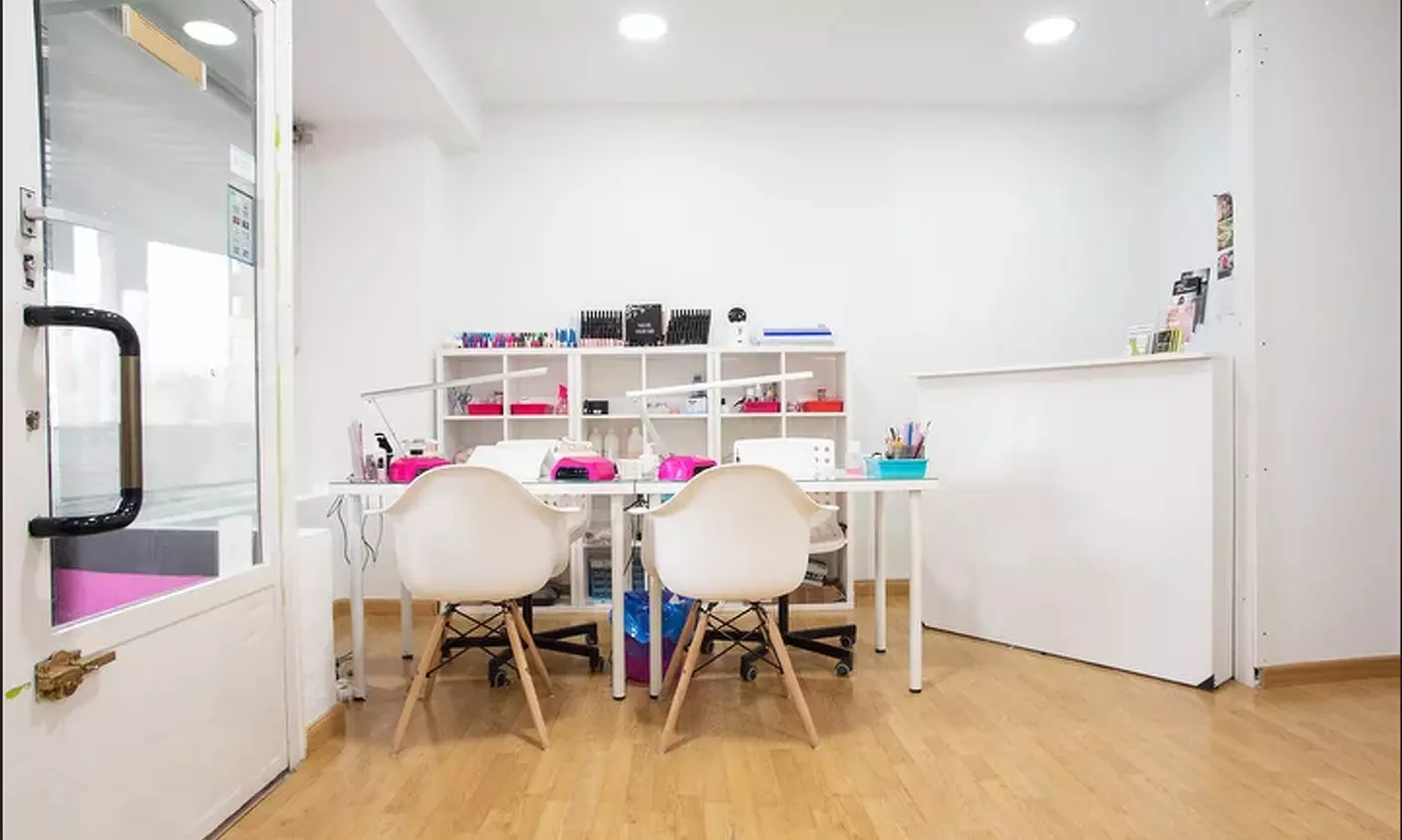 Sesión de manicura y/o pedicura con opción a manicura rusa para 1