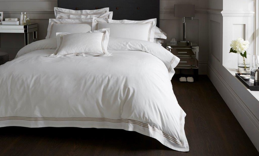 Image 4: Gaveno Cavailia Hotel-Quality Devor Duvet Set