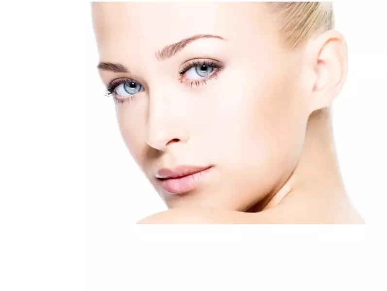 Oczyszczający zabieg mikrodermabrazji diamentowej lub peelingu kawitacyjnego w La Beauté Clinique - Primary Image