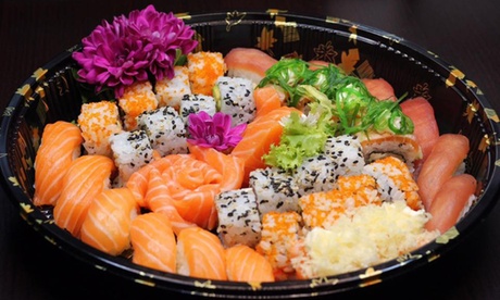 Menu sushi burrito o 50 pezzi di sushi d'asporto da Kanji Sushi Take Away (sconto fino a 37%)