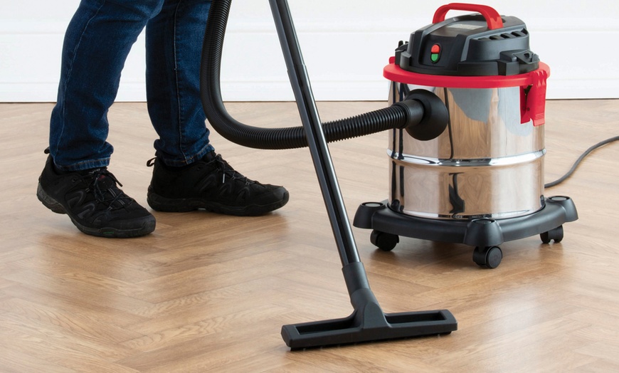 Image 2: Spear & Jackson Vacuum Cleaner
