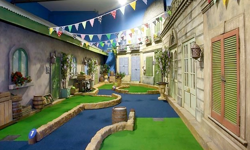 Image 2: Adventure Golf For Two £7