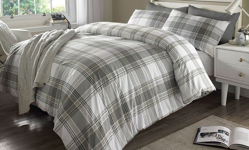 Image 1: Sleepdown Reversible Duvet Set