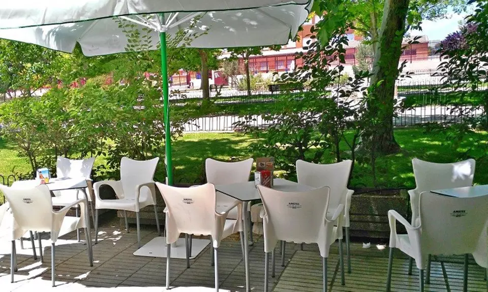 Menú para 2 o 4 personas con raciones y botella de vino o bebida en Beverly Beer (hasta 59% de descuento) - Second Medium