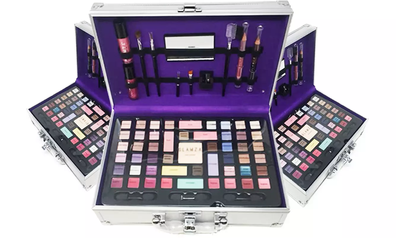 Mallette de maquillage contenant 68 produits de cosmétique - Primary Image