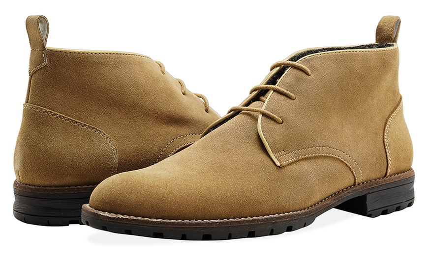 Image 9: Chaussures homme en daim