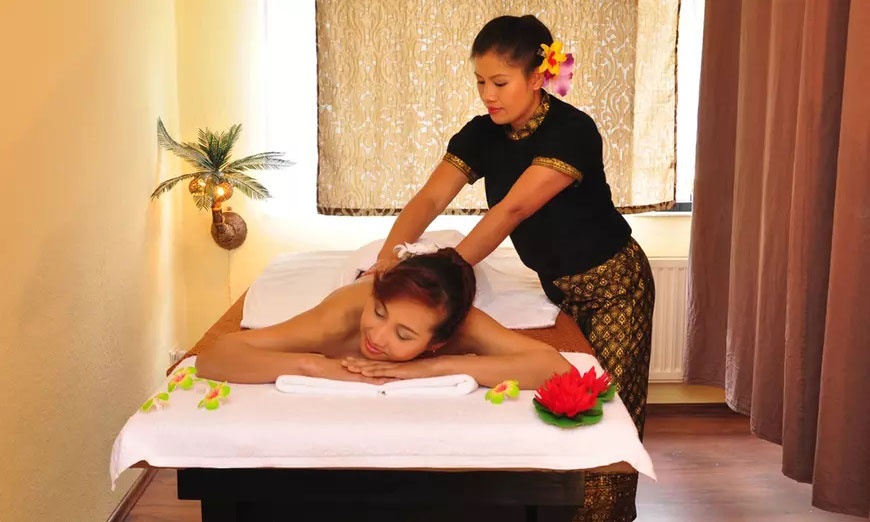 Image 3: Thai-, Sport- / Aromaöl-Massage