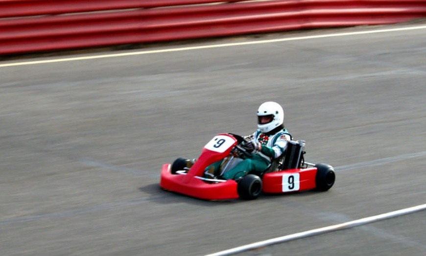 Image 1: Go-Karting 