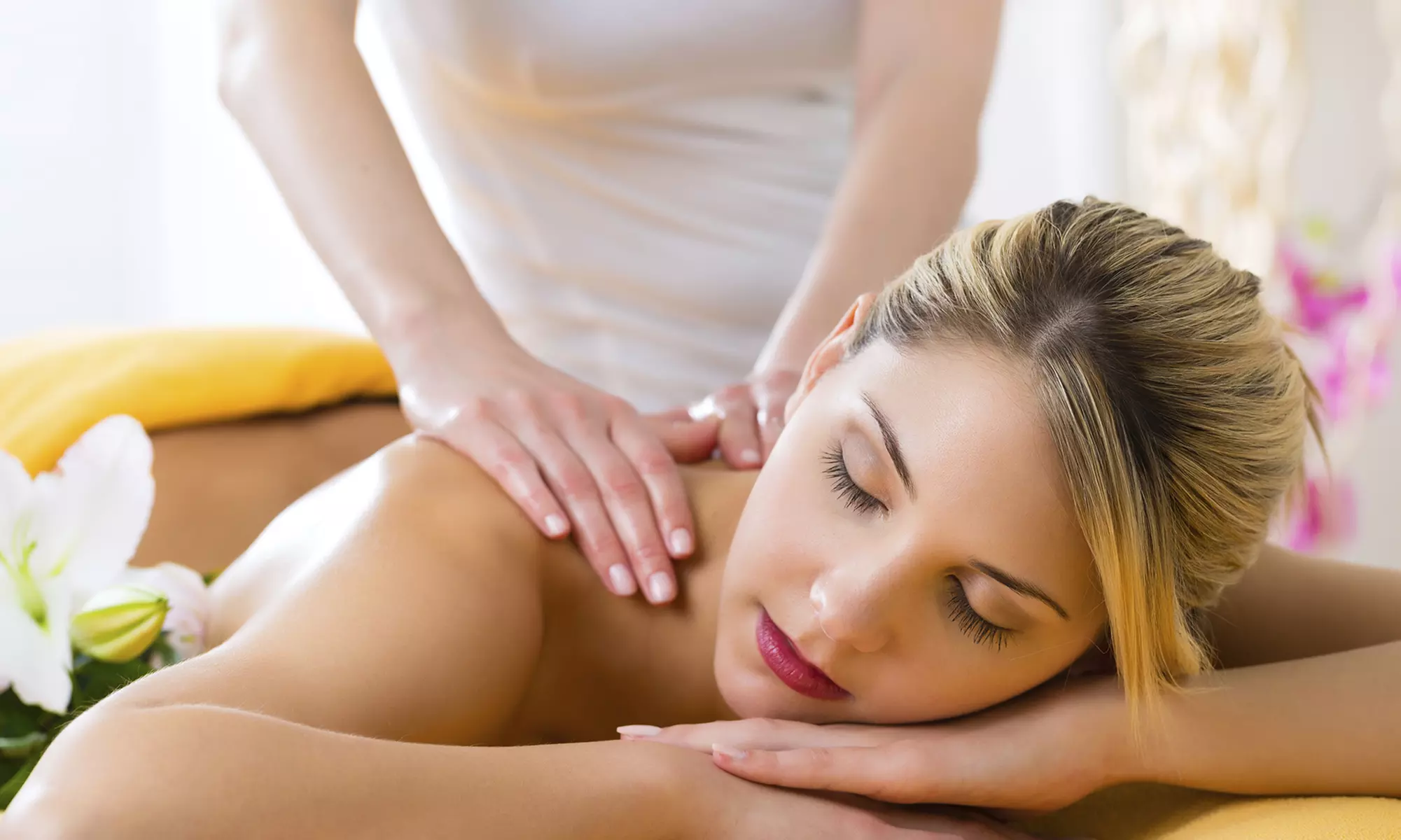 Gönn dir eine Auszeit: 30 oder 60 Min. entspannende & erholsame Ganzkörpermassage für 1 Person (bis 22% sparen) - Primary Image