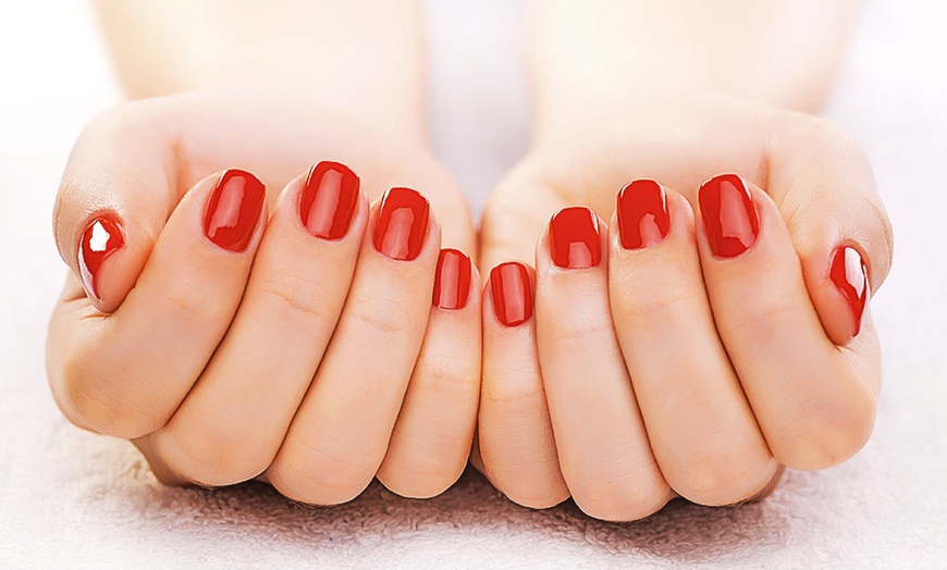 Image 1: Manicure i pedicure hybrydowy lub bez malowania