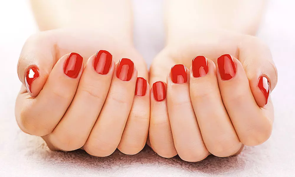 1 o 3 sesiones de manicura, pedicura o manipedicura con esmaltado a elegir para 1 persona, ahorra hasta un 58% - Primary Image