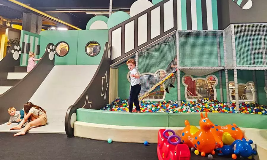 Familienabenteuer und Spaß im Indoor-Spielparadies an der Nordseeküste