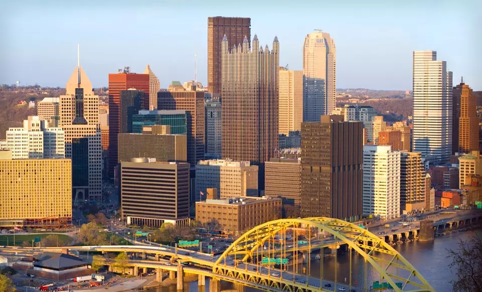 Stay with Dining Credit and WiFi at Doubletree by Hilton Hotel Pittsburgh – Green Tree. Dates into December Available. - Primary Image