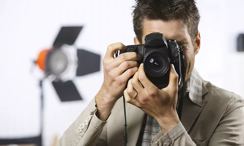 6 biometrische Passbilder im Format 3,5 x 4,5 cm für 1 Person bei Art Of Moments (69% sparen) - Primary Image