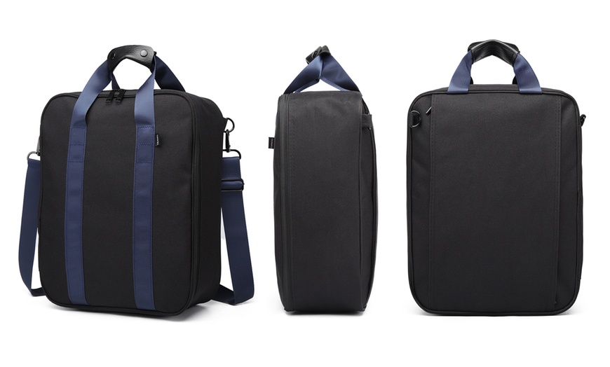 Image 2: Multi-Functional Travel Bag