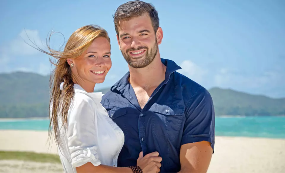 Individual, Couple, or Family Photo Shoot with Prints from Hawaiianpix (Up to 74% Off) - Primary Image