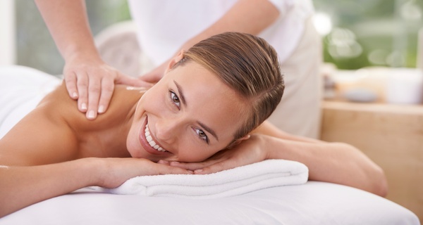 Masaż aromaterapeutyczny, gorącymi kamieniami lub pakiety spa