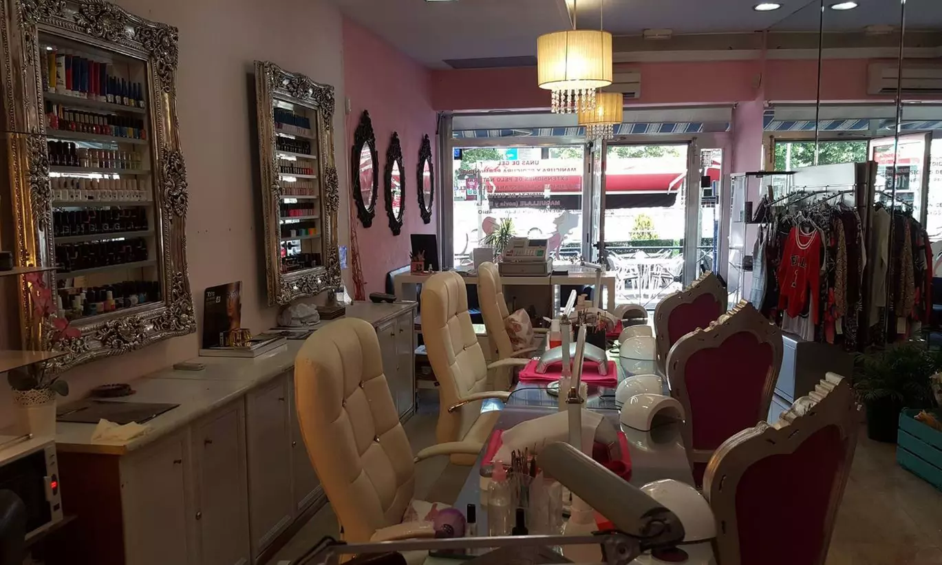 Sesión de manicura y pedicura