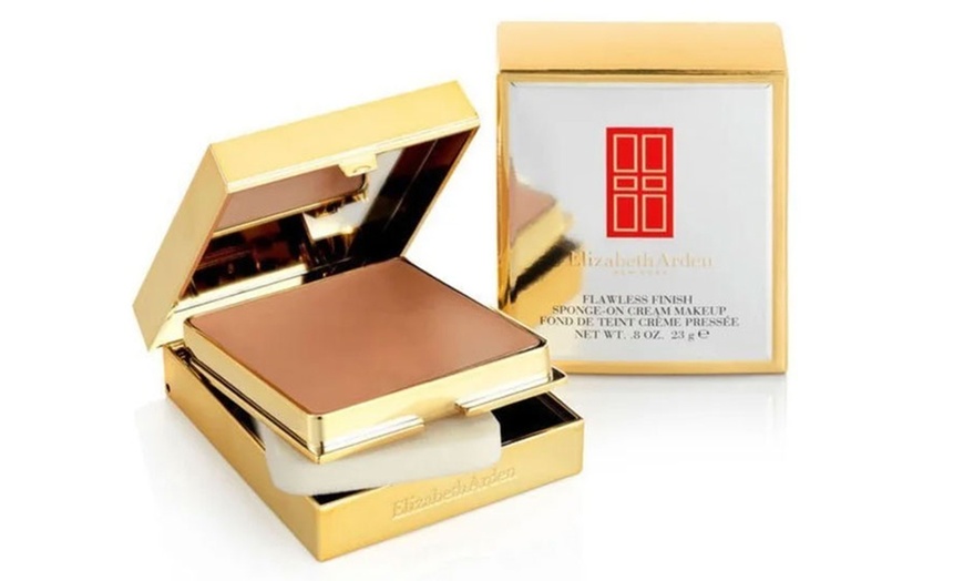 Image 1: Fond de teint Elizabeth Arden