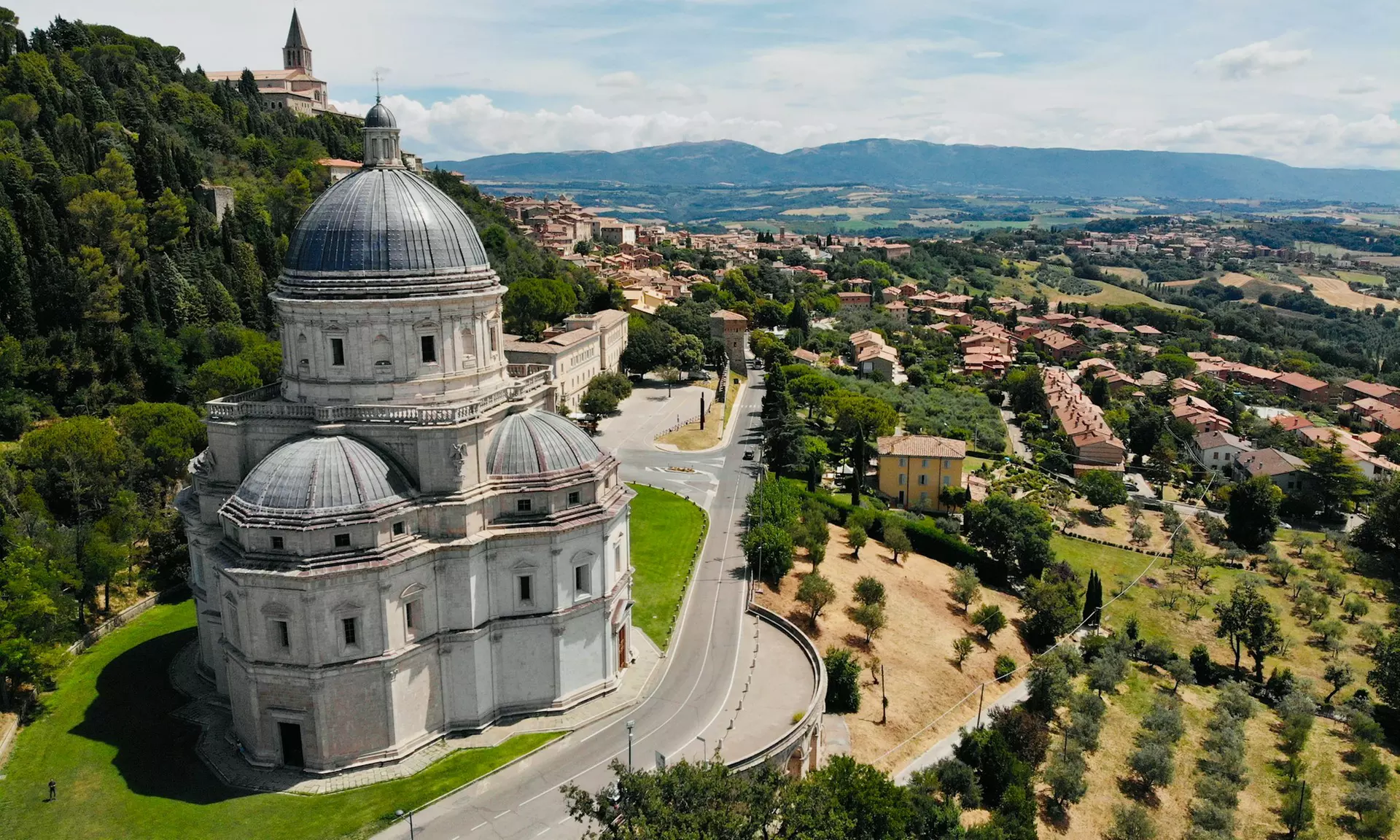 Todi, Perugia: soggiorno in camera Superior con colazione e cena