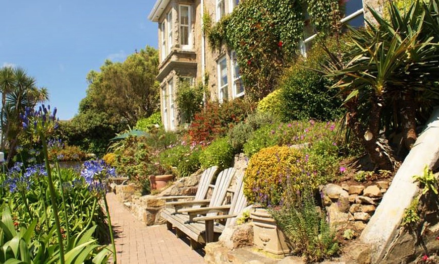 Image 13: Cornwall: 4* Stay with Breakfast and Prosecco