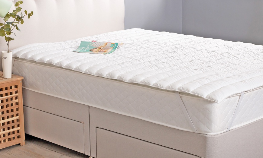 Image 1: Silentnight Cloud Mattress Topper