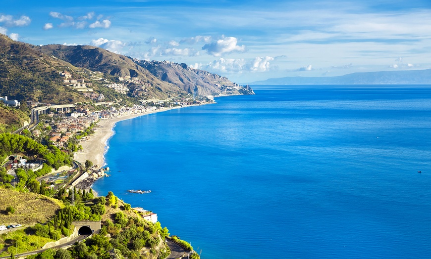 Image 1: Taormina in mezza pensione