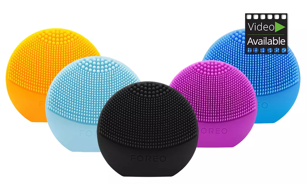 LUNA play die kompakte, aber starke Sonic Gesichtsbürste – mit bis zu 100 Anwendungen - Primary Image