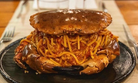 Menu gourmet di mare e terra, alla carta, con calice di vino per 2 persone da Murales Bistrò (sconto fino a 54%)