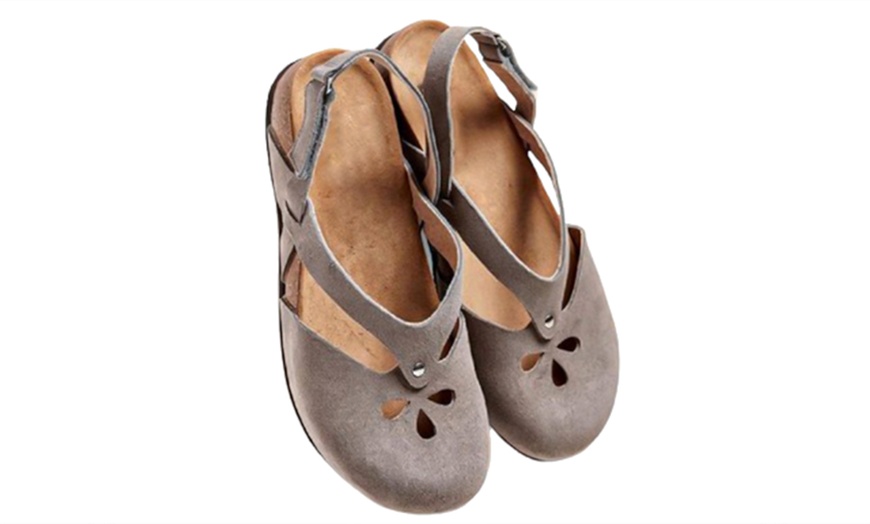 Image 7: Women's Flat Round Closed-Toe Footbed Sandals