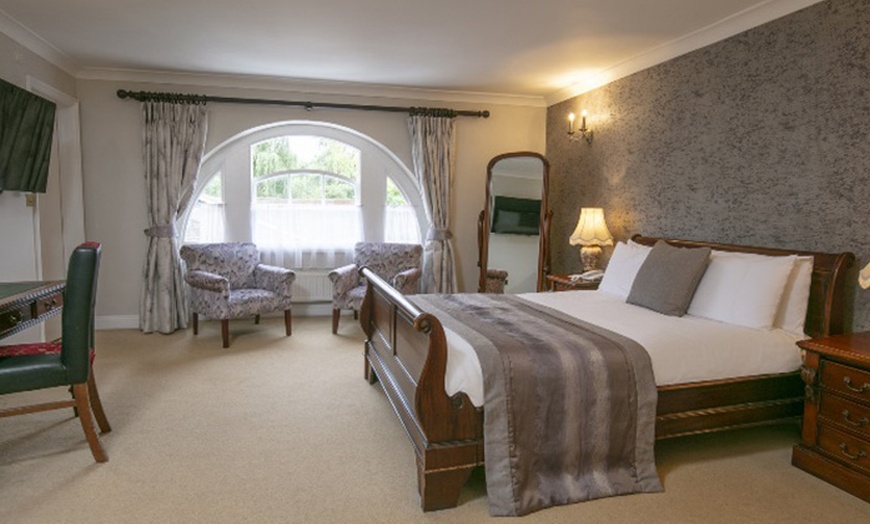 Image 5: Bedfordshire: Standard Double Room with Optional Dinner and Breakfast