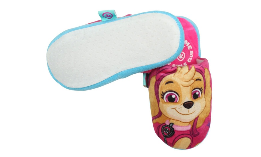 Image 7: Pantoufle avec imprimé Paw Patrol ou Mickey