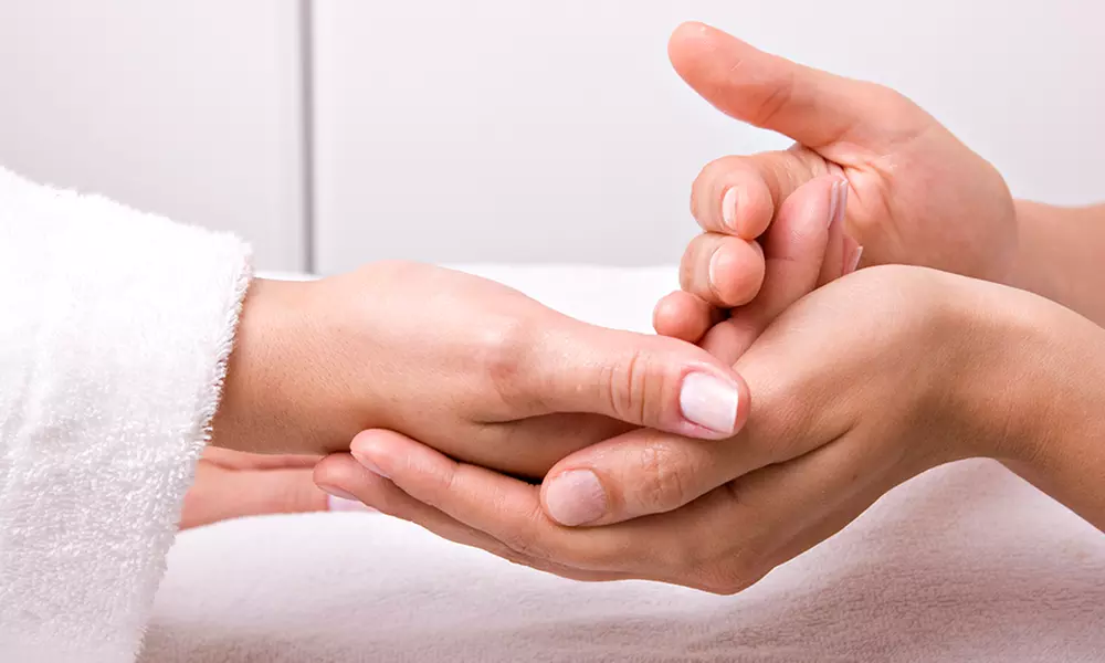 Pour des mains sublimées : soin à la paraffine avec CS Conseil en image (36% de réduction) - Primary Image