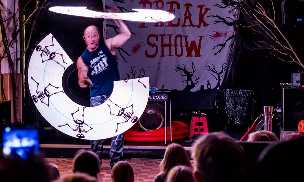 Woolacombe: Caravan Stay for 4 or 6 Adults and 2 Children