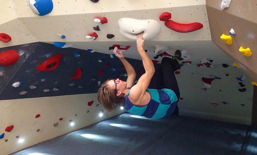 Image 4: Climbing Session with Day Pass