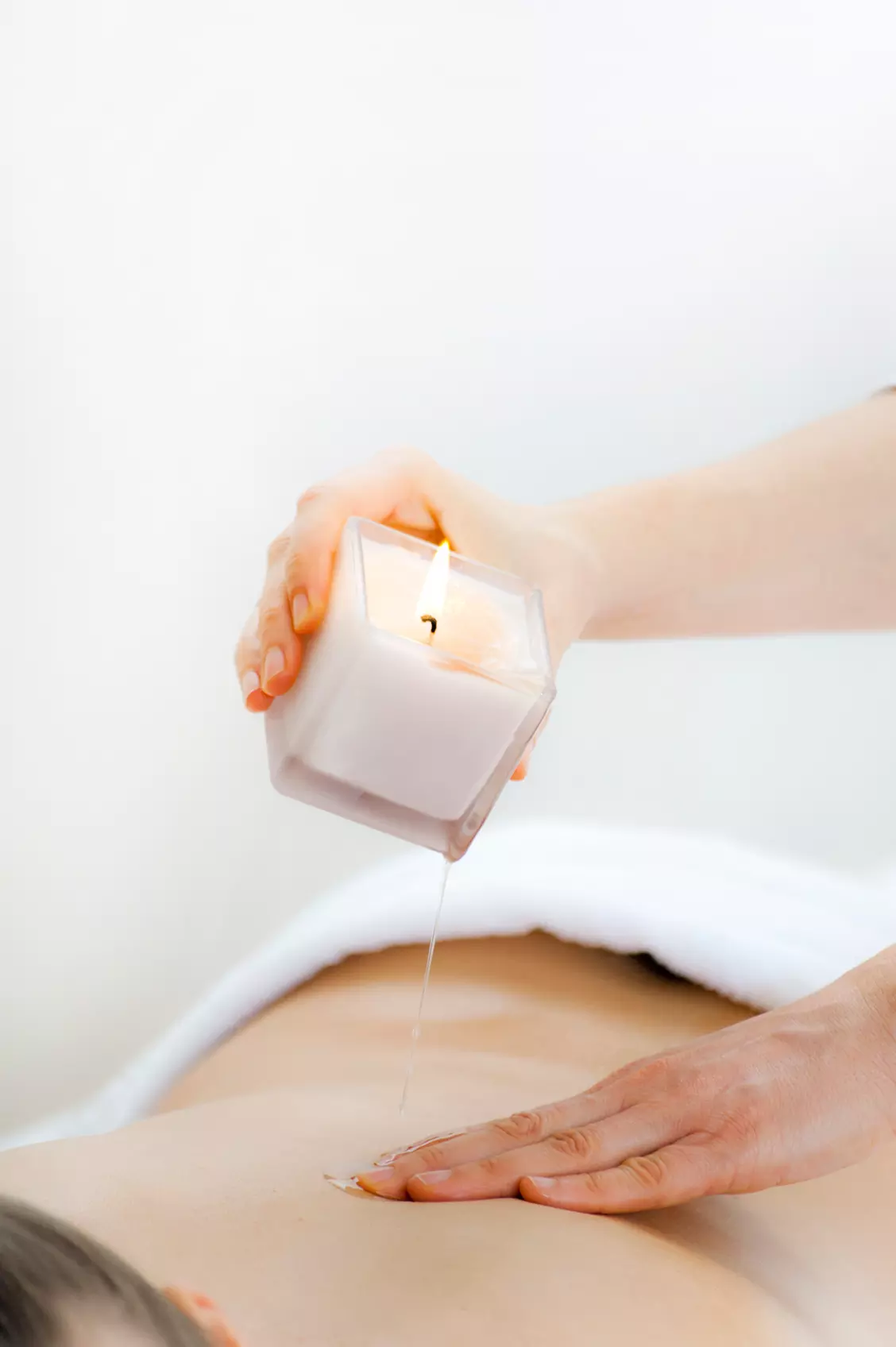 Massage relaxant sur table 1h avec huiles relaxantes et beurre de karité avec Aloha esthétique (50% de remise) - Primary Image