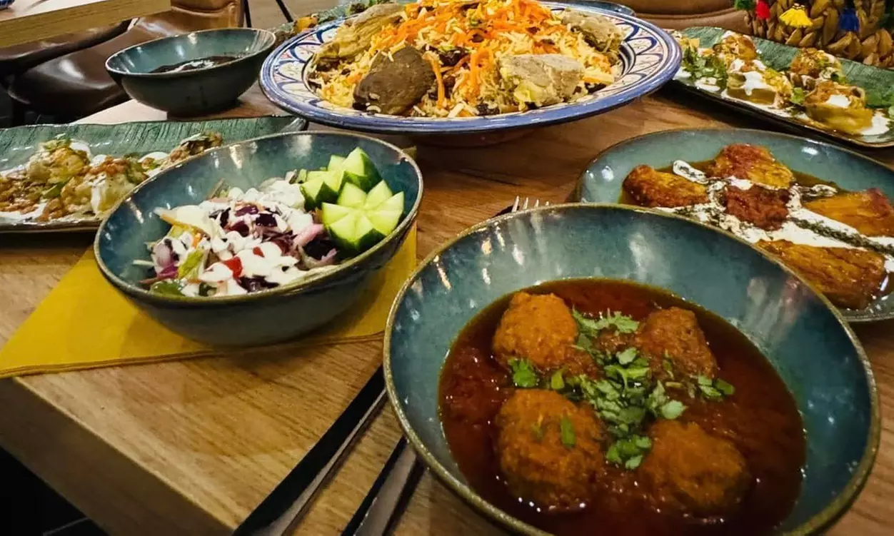Grenzeloos genieten van Iraanse en Perzische smaken met een 3-gangenmenu voor 1 tot 4 personen, nu tot 32% korting - Primary Image