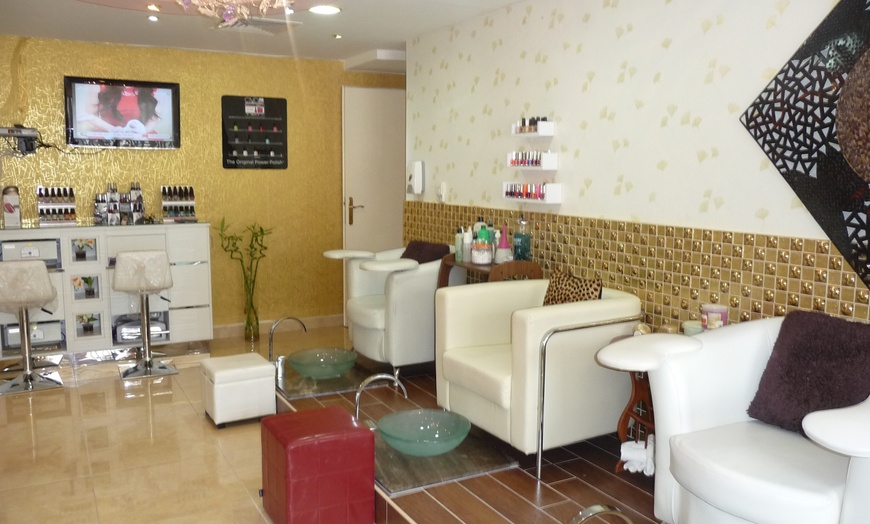 Image 3: Organic Facial & Mani-Pedi