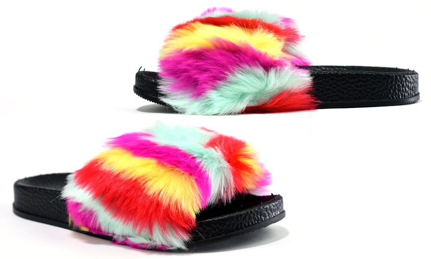 Image 3: Faux Fur Kids' Sliders