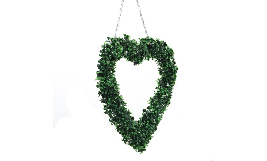 Image 3: Artificial Boxwood Green Leaves Heart Wreath