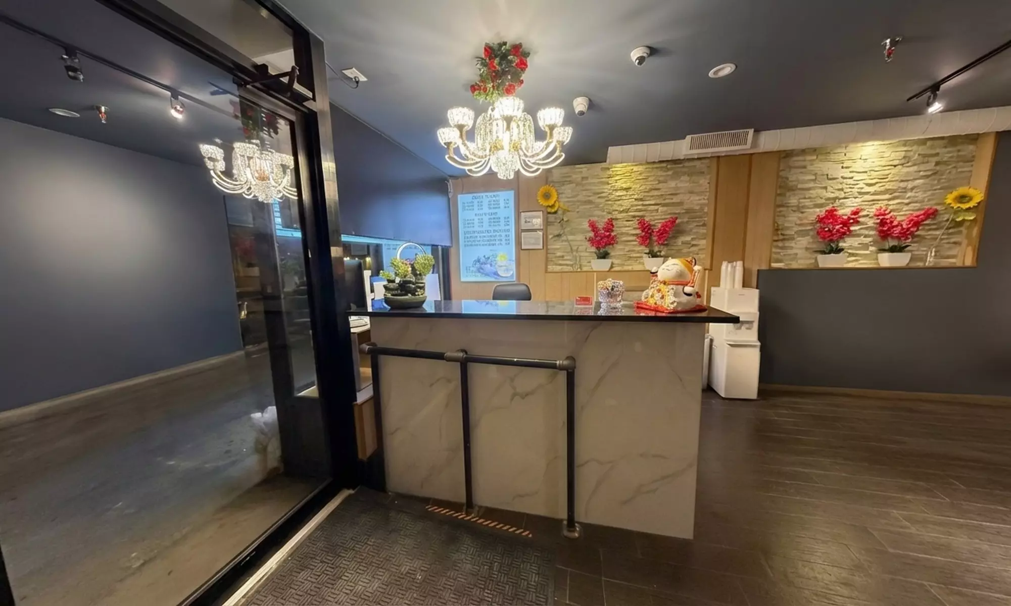 Melt Stress Away Together with a 60- or 90-Minute Couples Massage